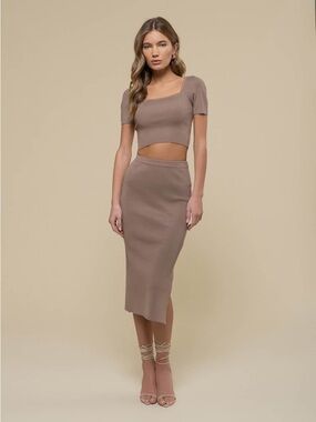 Sculpting Midi Pencil Skirt in Taupe